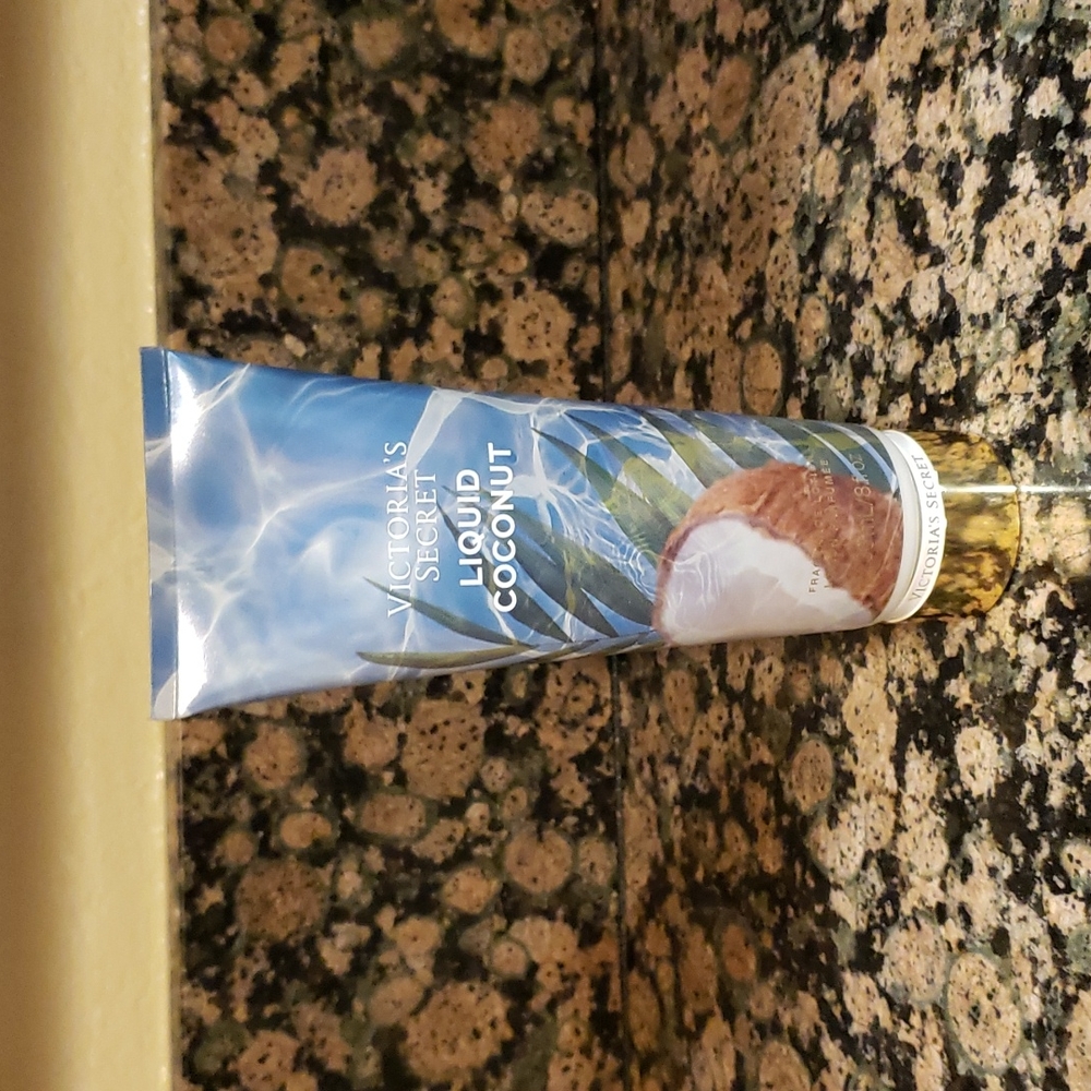 Victoria's Secret Liquid Coconut Moisturizer - Blue and White